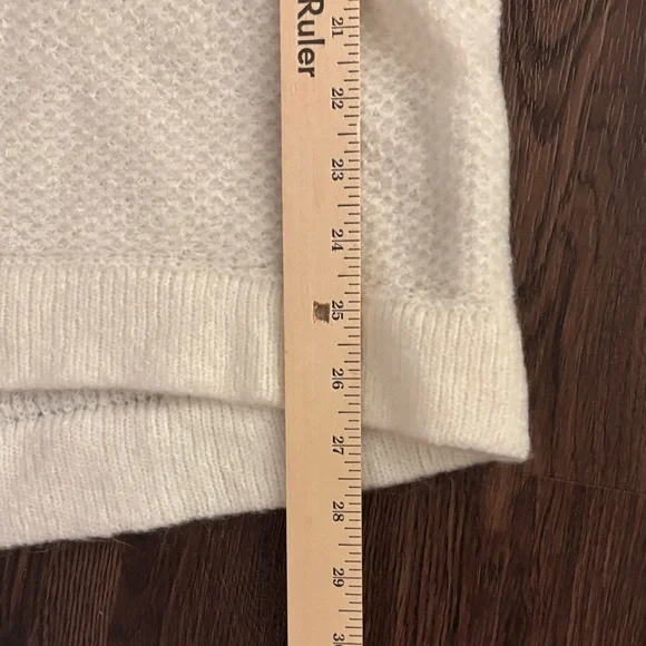 NWT Abercrombie Cream Sweater - Picture 5 of 6